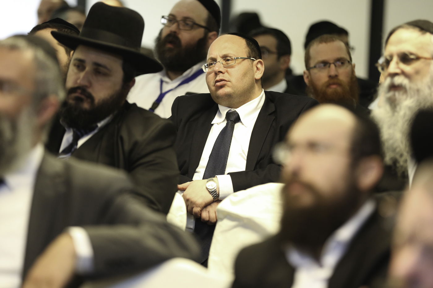 איטליה: שוטרים וחיילים חמושים מאבטחים את הרבנים