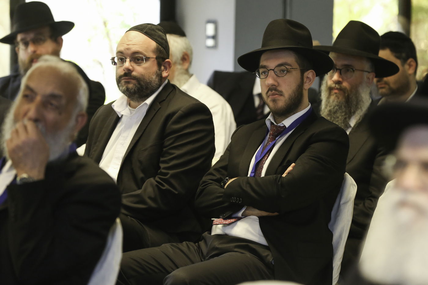 איטליה: שוטרים וחיילים חמושים מאבטחים את הרבנים