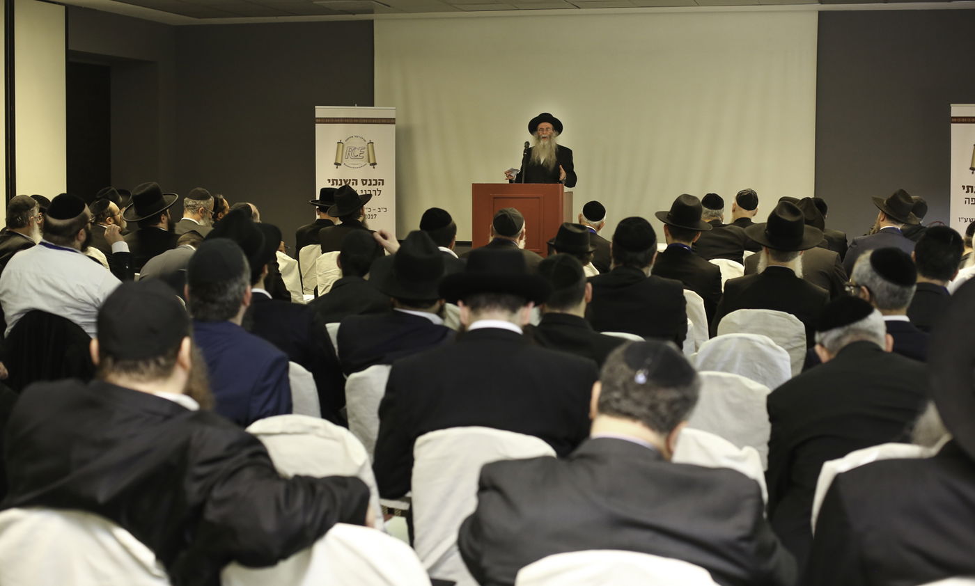 איטליה: שוטרים וחיילים חמושים מאבטחים את הרבנים