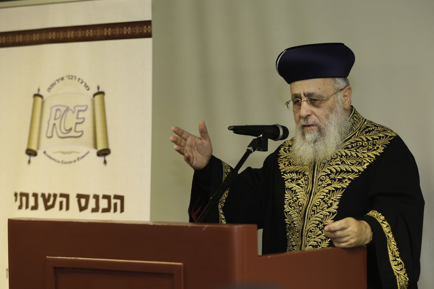 איטליה: שוטרים וחיילים חמושים מאבטחים את הרבנים