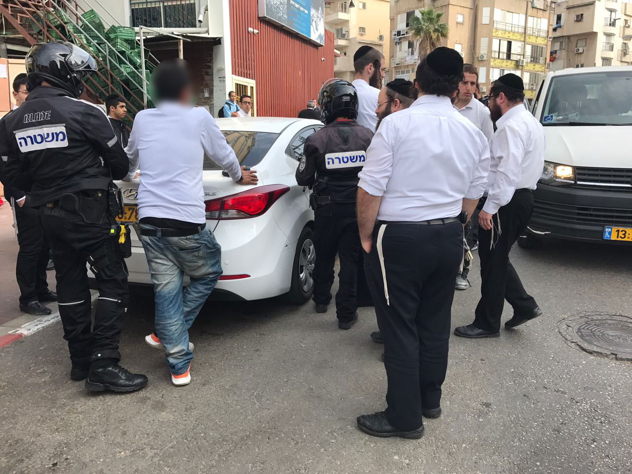 דרמה בבני ברק: נעצר חשוד שאיים לדקור את הרב אמנון יצחק