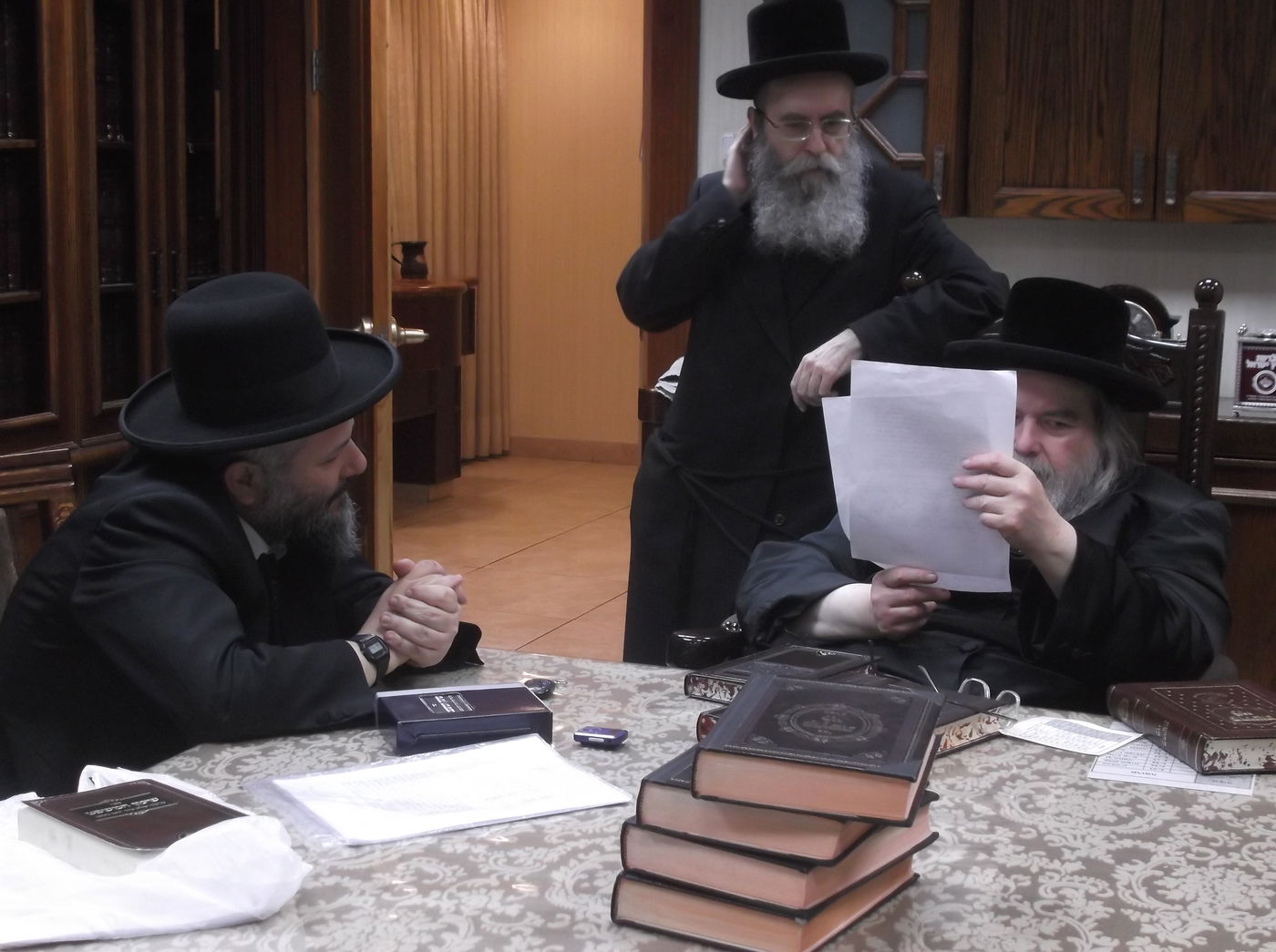 מועצות גדולי התורה באחדות נדירה: "לקבוע לימוד יומי בספר שינון המשפט"