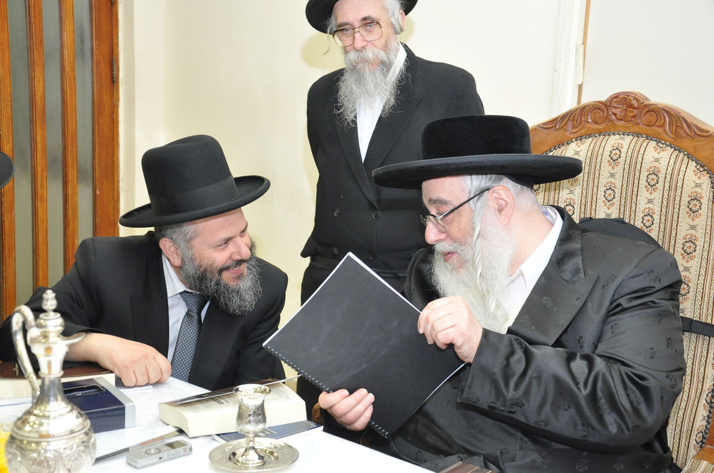 מועצות גדולי התורה באחדות נדירה: "לקבוע לימוד יומי בספר שינון המשפט"