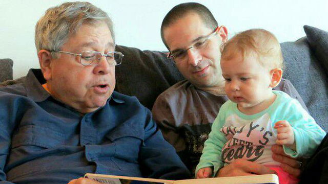 ריצ'ארד לייקין עם בנו ונכדו