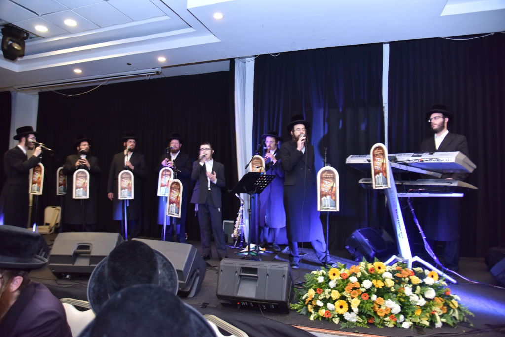 דינר לטובת מרכז חסידי ויז'ניץ באלעד. צפו