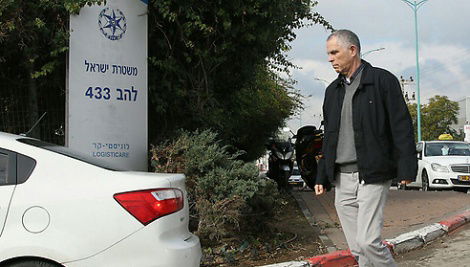 מו"ל ידיעות אחרונות מגיע לחקירה במשטרה. ארכיון