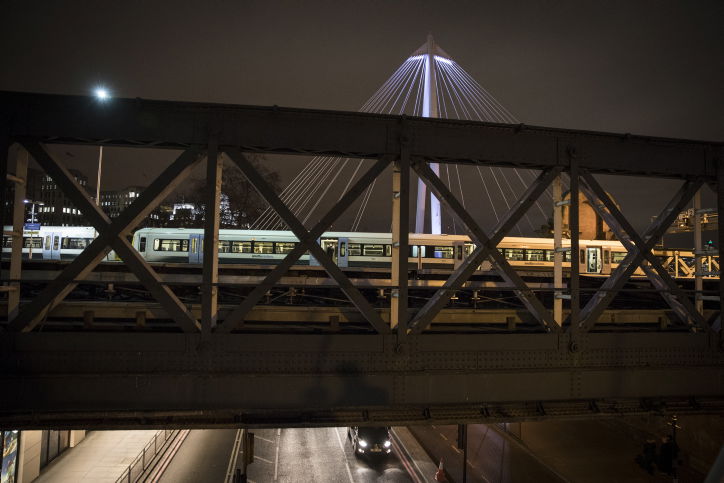 סיור בלונדון האפרורית דרך עדשת המצלמה
