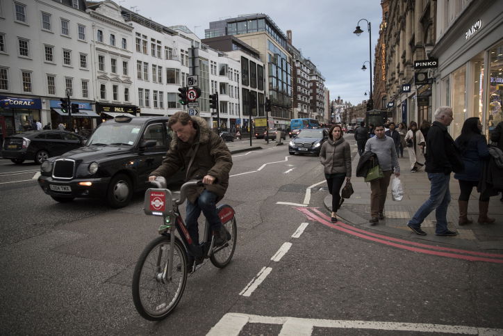 סיור בלונדון האפרורית דרך עדשת המצלמה
