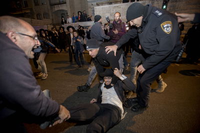 תקפו וגידפו: 27 עצורים בהפגנות 'הפלג', 3 שוטרים נפצעו