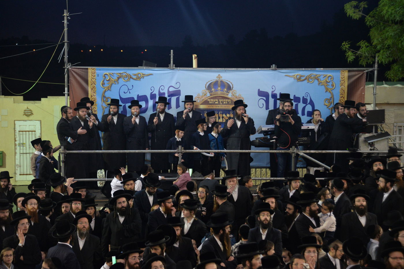 תיעוד ענק: הרבי מויז'ניץ חנך בית מדרש חדש בביתר עילית