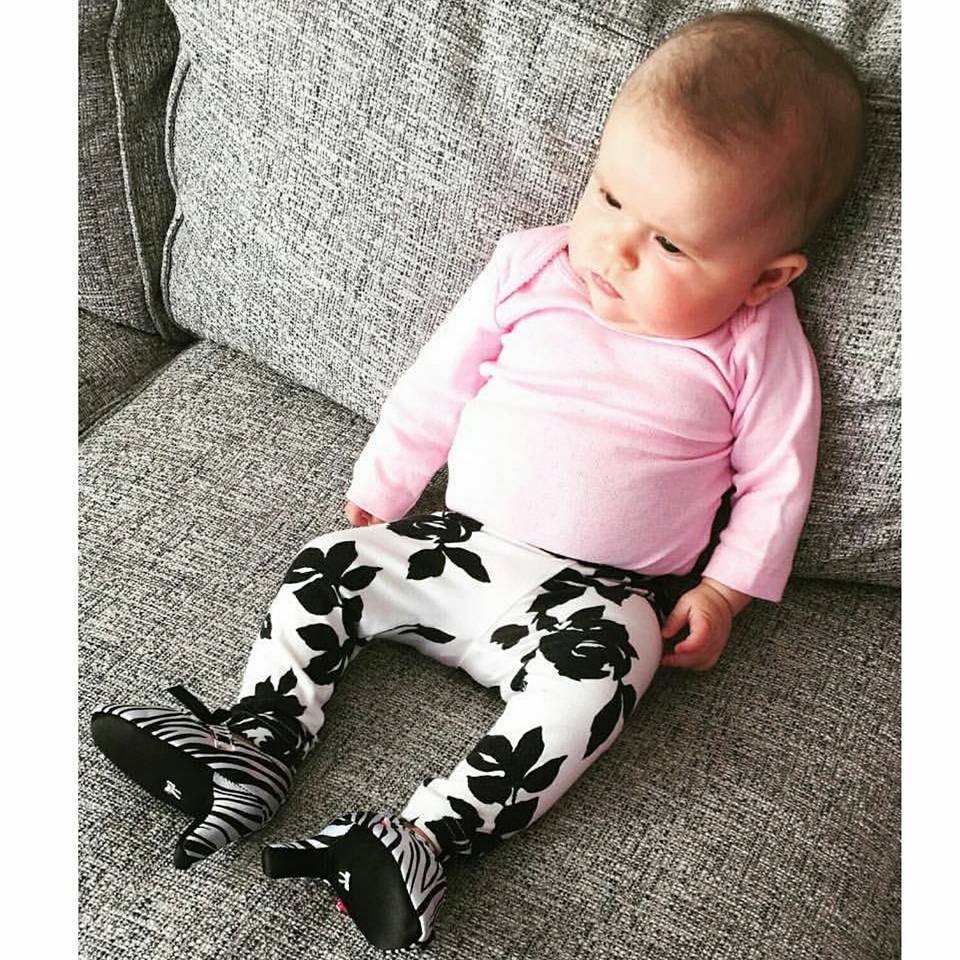 לצחוק או לבכות? אתר חדש מציע נעלי עקב לתינוקות