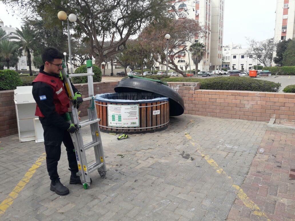 פח האשפה, לאחר חילוץ הבחורה