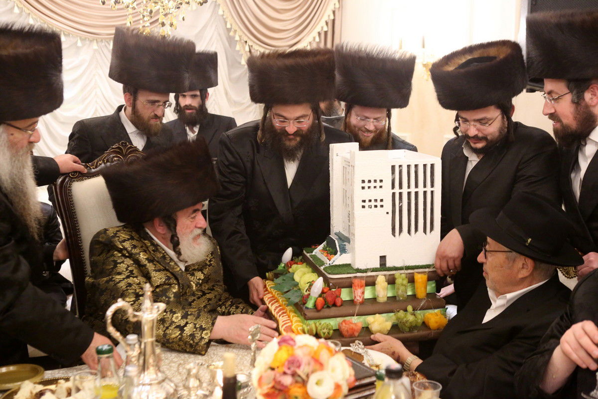 צפו: ה'מלוה מלכה' של האדמו"ר מויז'ניץ בביתר