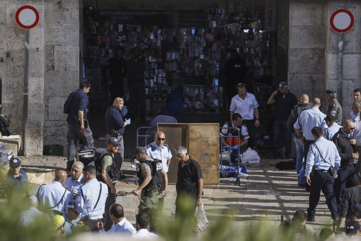 מחבלת ניסתה לדקור שוטרים בשער שכם, נורתה וחוסלה