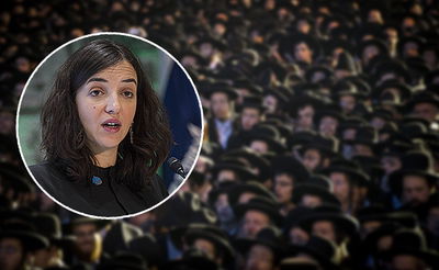 לוסי אהריש על רקע הפגנת הפלג