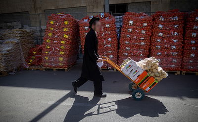 חלוקת קמחא דפסחא. אילוסטרציה