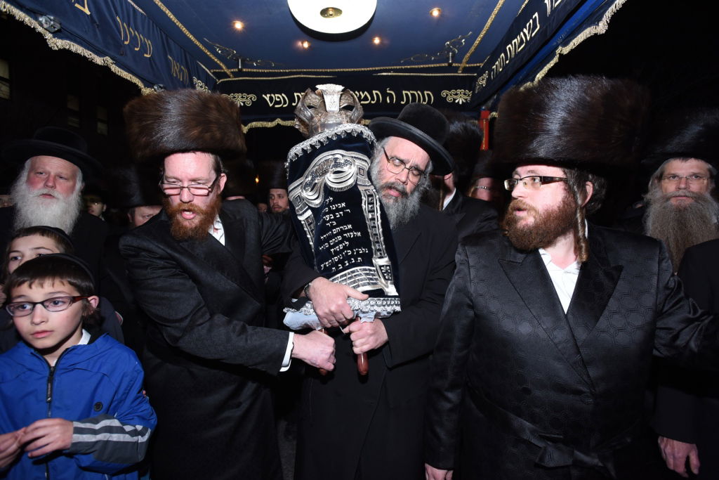 גלריה: הכנסת ספר תורה לביהמ"ד צאנז בירושלים