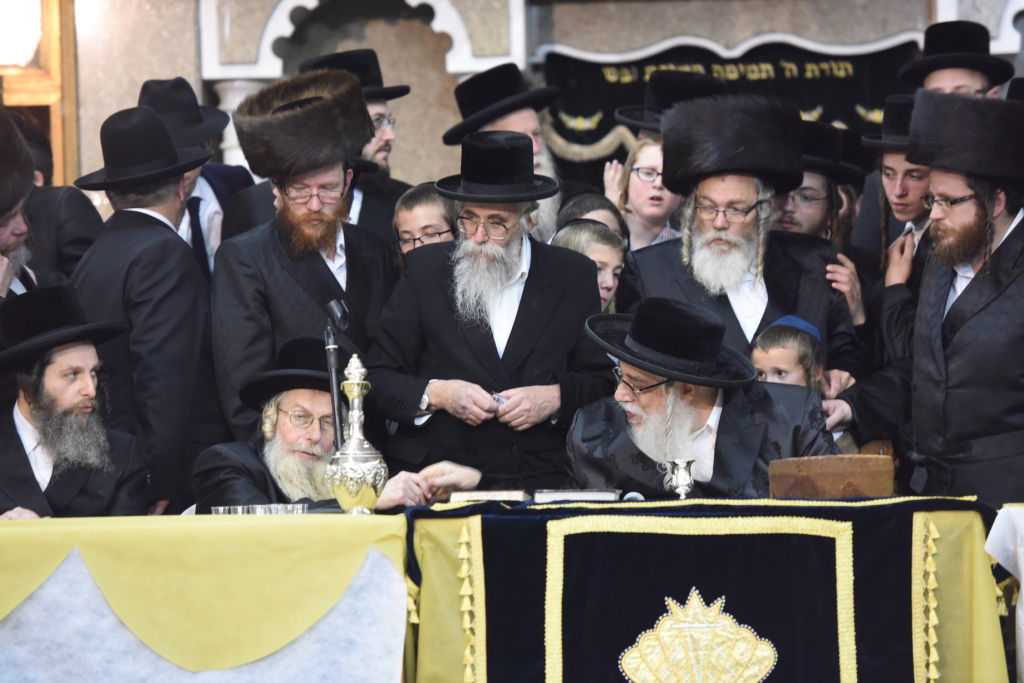 גלריה: הכנסת ספר תורה לביהמ"ד צאנז בירושלים