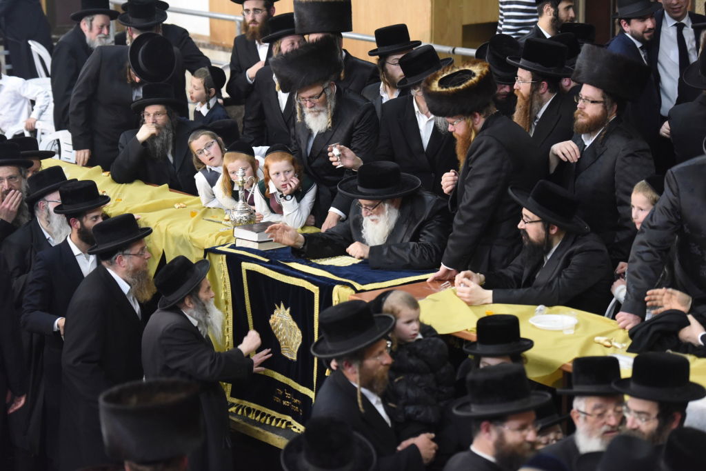 גלריה: הכנסת ספר תורה לביהמ"ד צאנז בירושלים