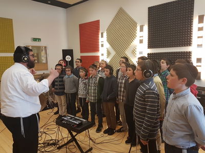 "כולם נקבצו" – הצצה ראשונה ללהיט החדש.