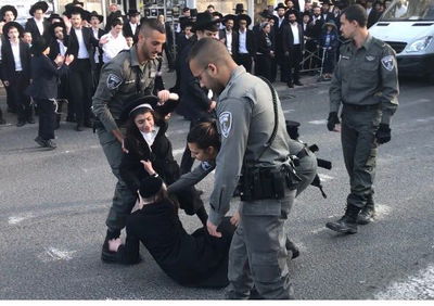 הנערים על הכביש