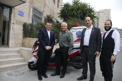 סיור השר כץ במטה הארצי של איחוד הצלה.