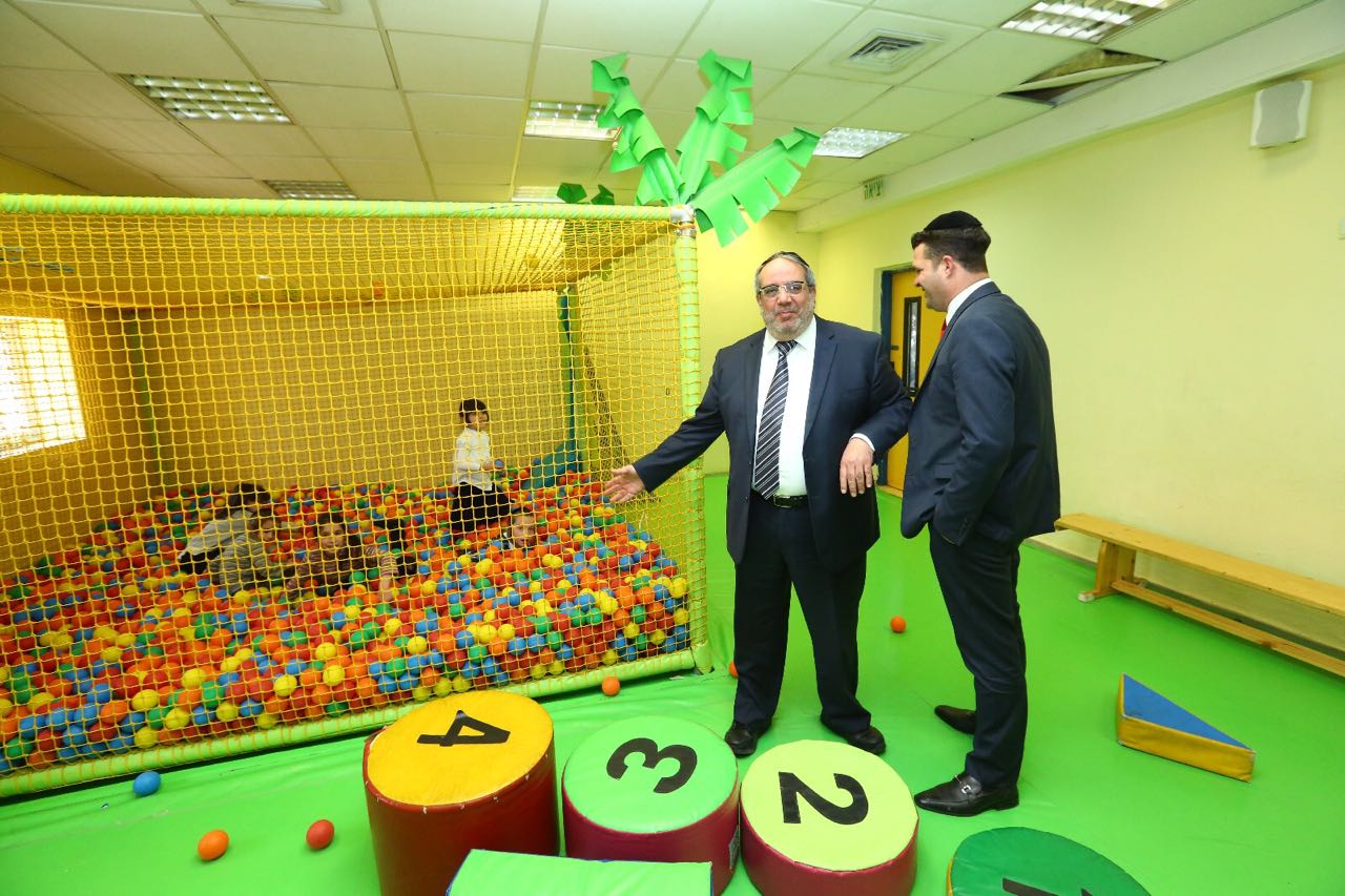 פיני עזרא ויגאל גואטה, השבוע