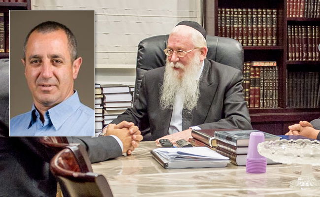 הגר"י רוזן. בתמונה הקטנה: איציק זהבי