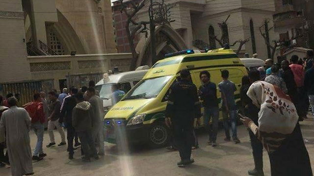 מוסלמים נגד נוצרים: עשרות הרוגים במתקפת טרור בכנסיות מצרים. צפו