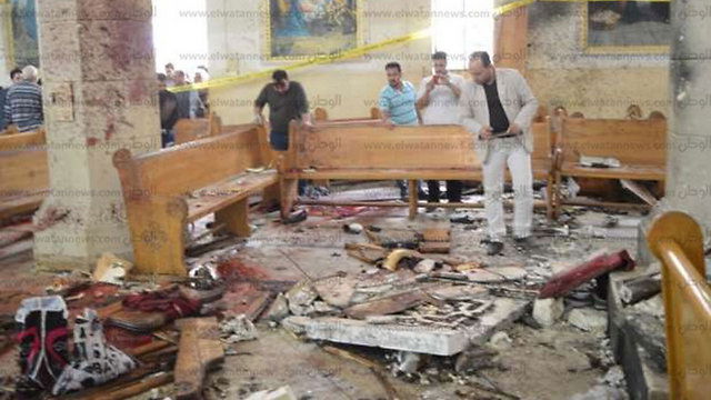 מוסלמים נגד נוצרים: עשרות הרוגים במתקפת טרור בכנסיות מצרים. צפו