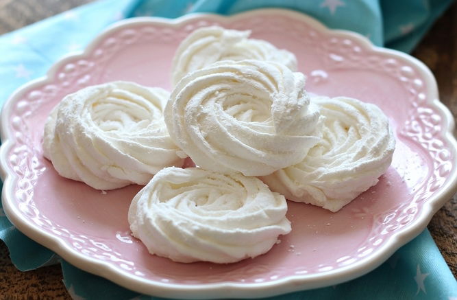 נשיקות מרנג