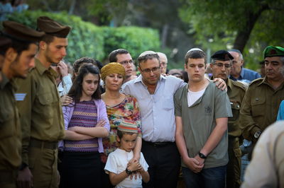 משפחת טהרלב בהלוויה