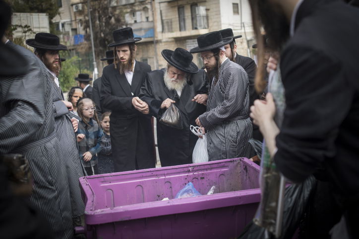 אש במאה שערים • צפו בשריפת החמץ