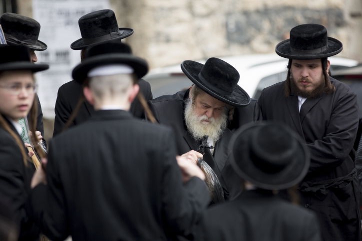 אש במאה שערים • צפו בשריפת החמץ