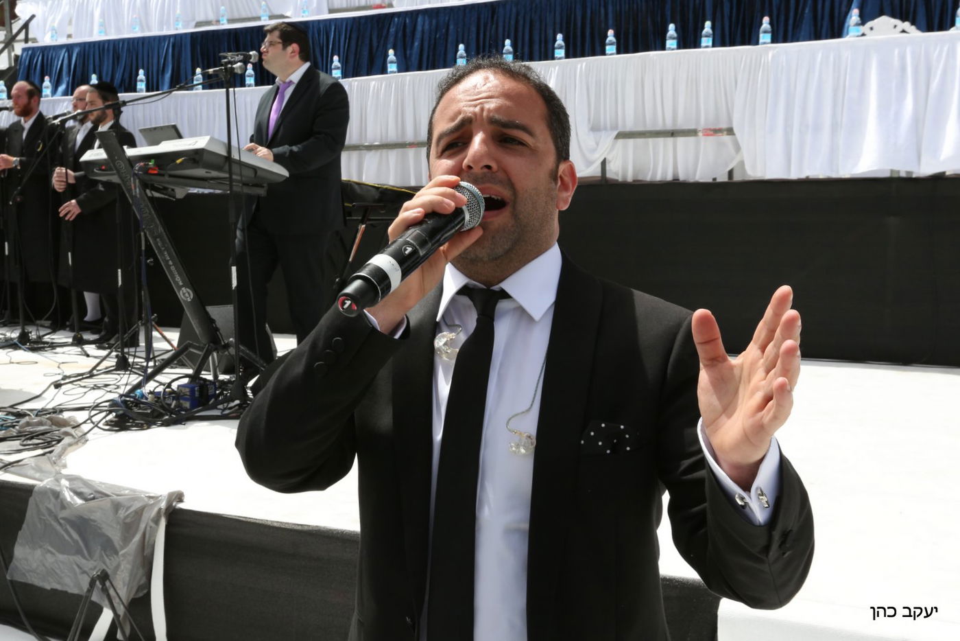 כעשרים אלף איש ב'הקבלת פני רבו' של 'אל המעיין' • צפו