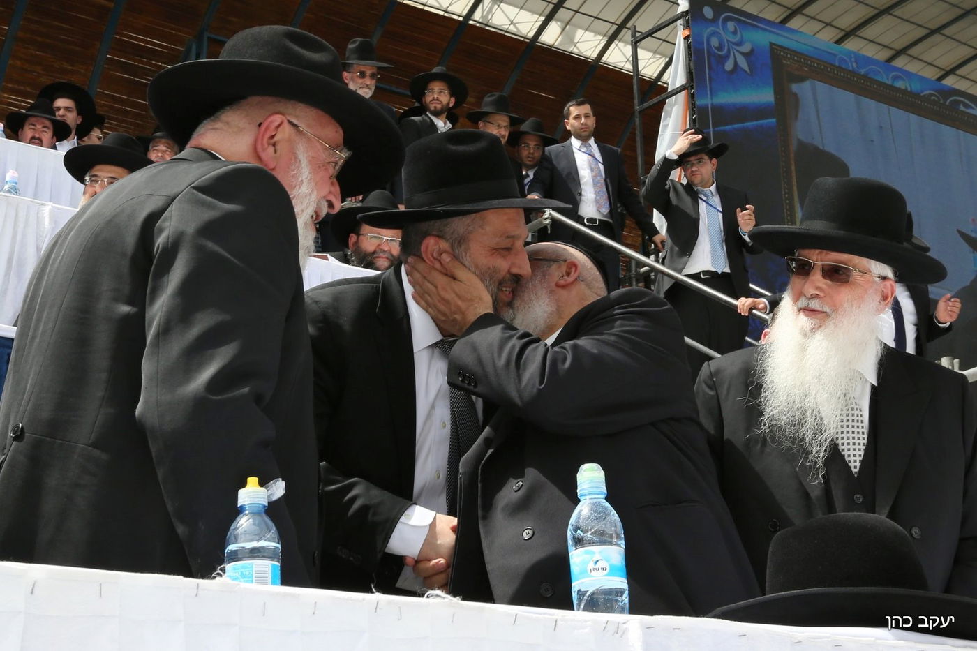 כעשרים אלף איש ב'הקבלת פני רבו' של 'אל המעיין' • צפו