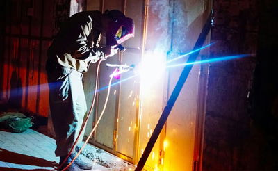 תיעוד: צה"ל משתלט על חנויות ההסתה בחברון