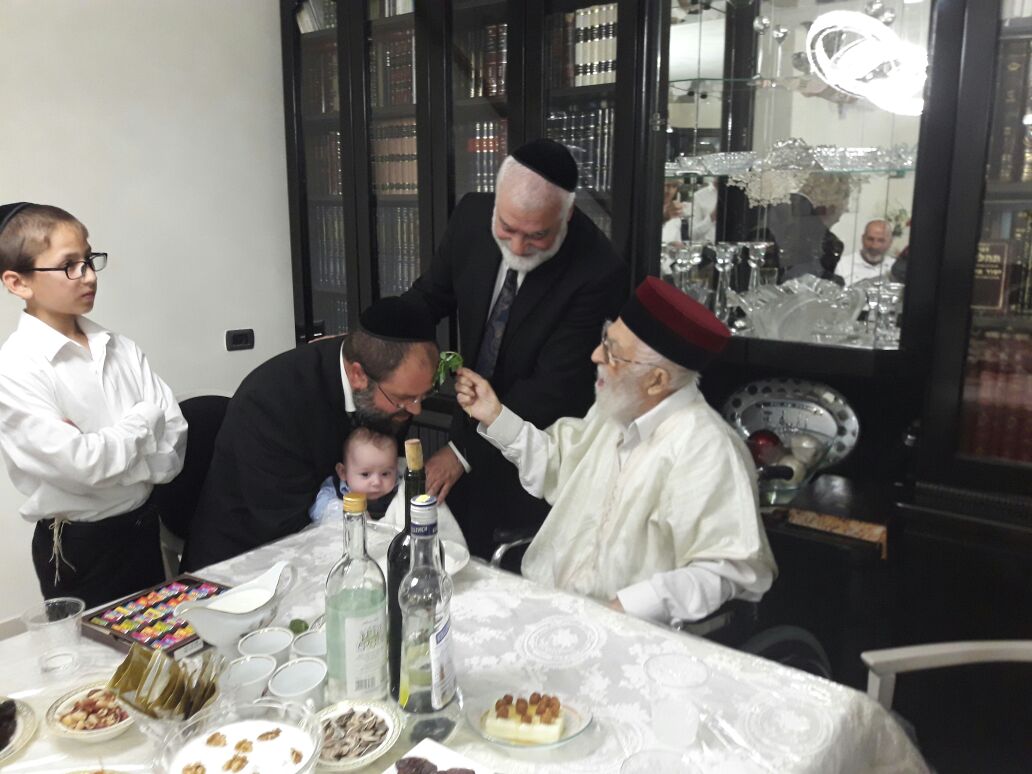 צפו: זקן רבני מרוקו הגר"י מאמן חוגג מימונה