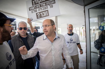 עובדי רשות השידור מתעמתים עם ניסנקורן שהתעלם מהם עד כה