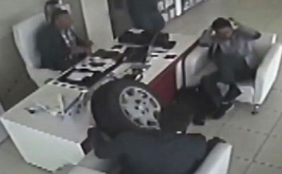 תאונה שכזאת: הגלגל טס לתוך בית המרקחת