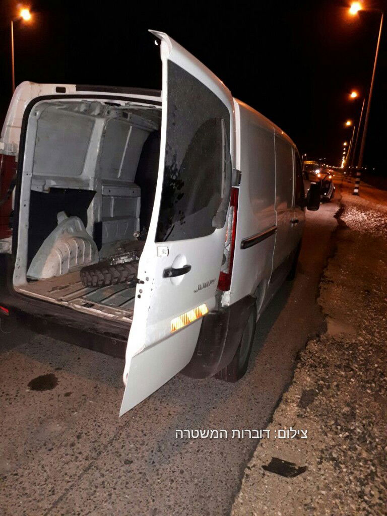 שוטרים עצרו את כביש 1 ותפסו חולית גנבים