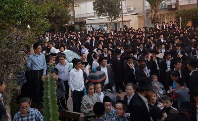 ערב יום השואה: הפגנה מול בית מגייס חרדים