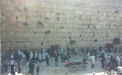 צפירת יום השואה בכותל המערבי • צפו