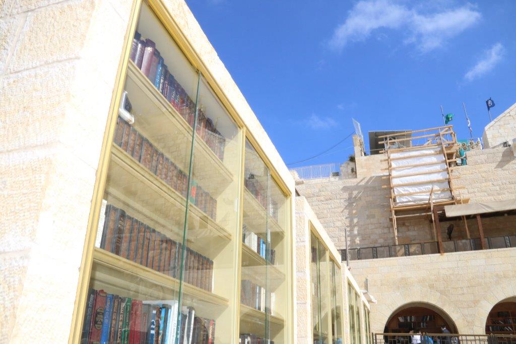 ספריה חדשה נחנכה בעזרת הגברים בכותל המערבי