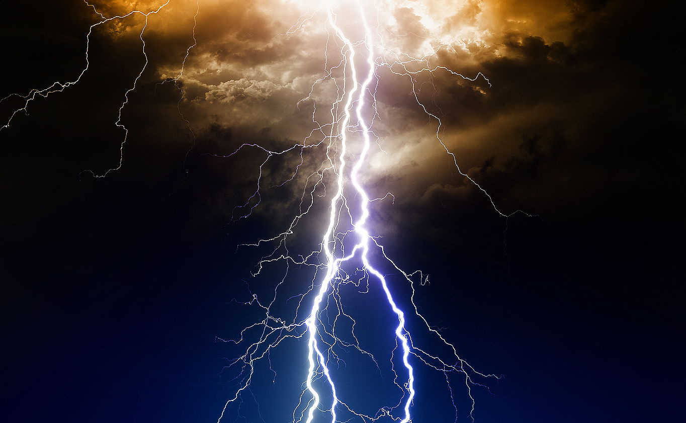 בהלה בשמיים: ברק פגע במטוס במהלך הנחיתה - כך זה נגמר