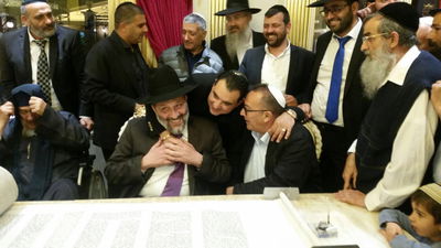 שר הפנים ויחיאל זוהר מחויכים, בחודש שעבר