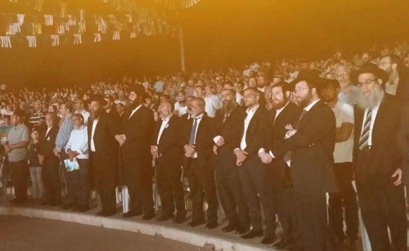 האברך החרדי הדליק משואה לזכר אביו הי"ד