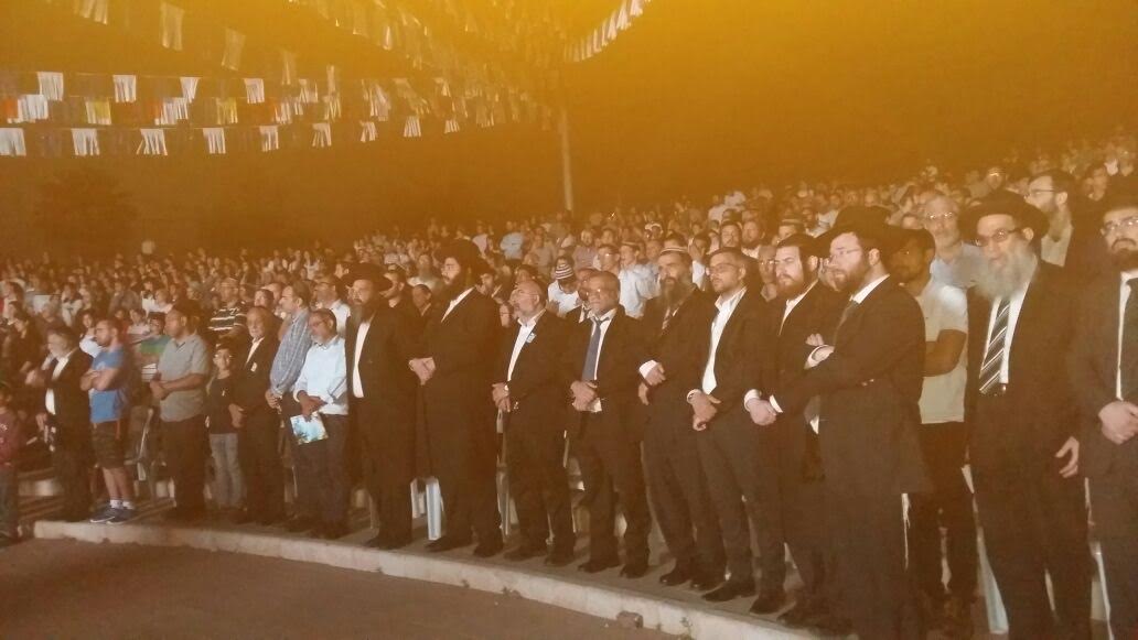 האברך החרדי הדליק משואה לזכר אביו הי"ד