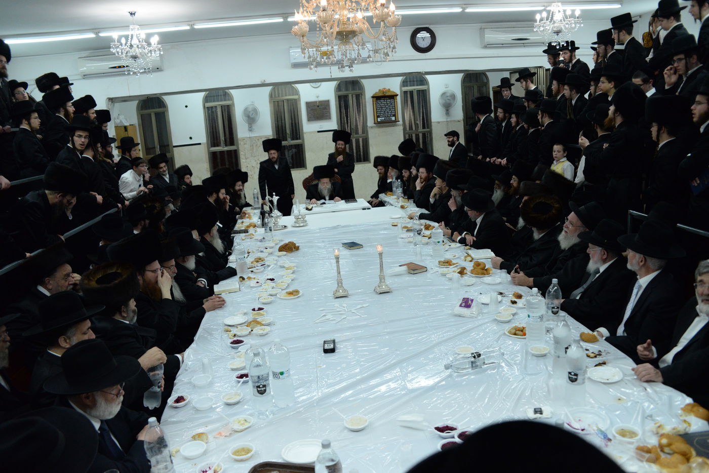 תיעוד: טיש יארצייט של האדמו"ר ממודז'יץ