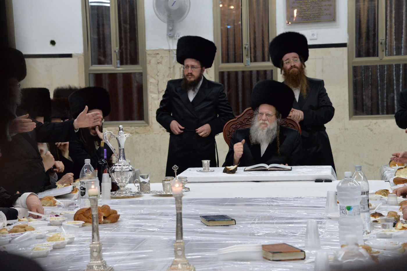 תיעוד: טיש יארצייט של האדמו"ר ממודז'יץ